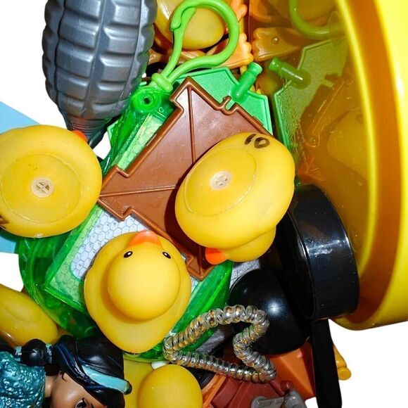 Random Mix 5 Pound Box Of Miscellaneous Toys - Picture 3 of 4